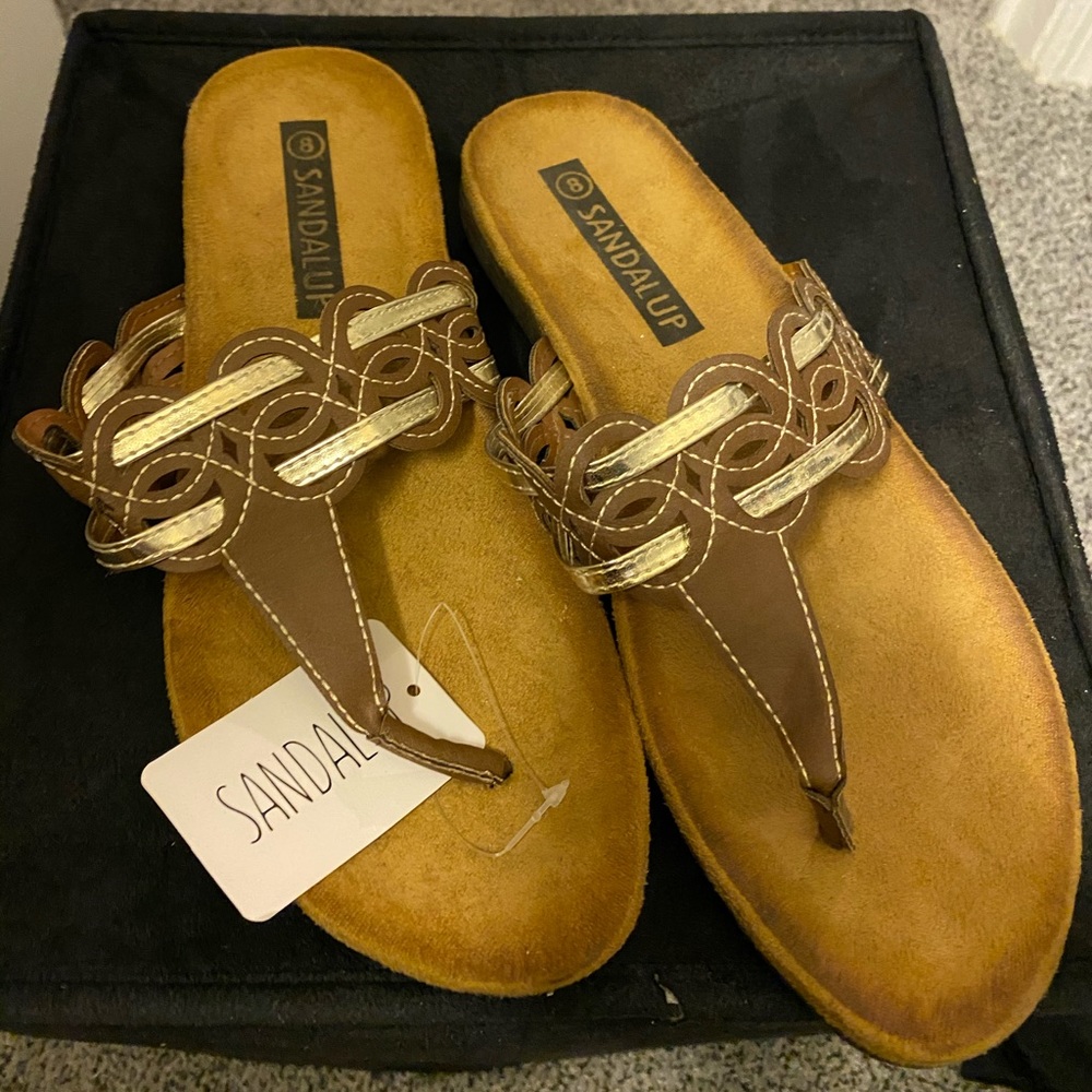 New Sandalup gold and brown sandals - Picture 3 of 3